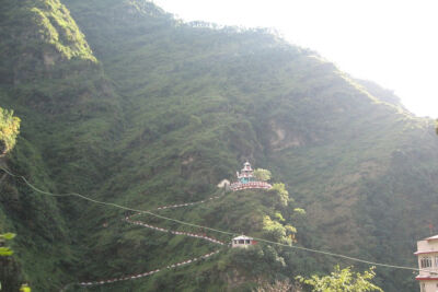 Дорога к храму в Гималаях