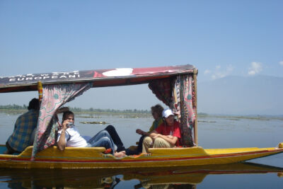 Водное такси на озере Дал днём
